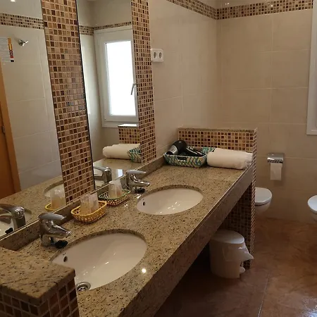El Cami מלון קמברילס